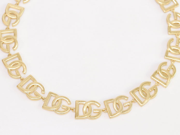 Alphabet D and G motif matte gold plated chain