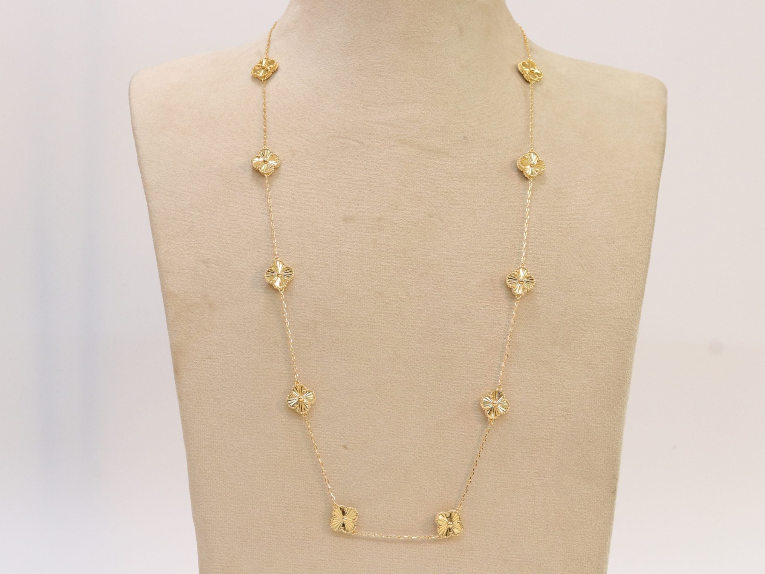 Gold clover necklace set