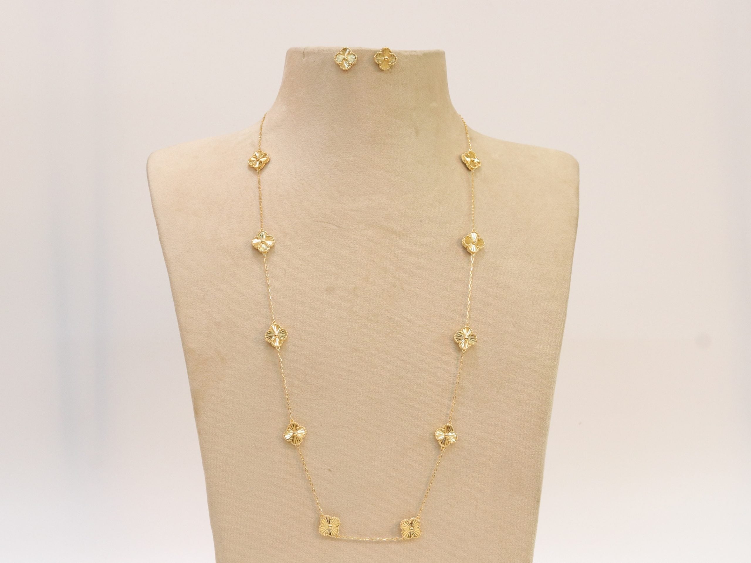 Gold clover necklace set