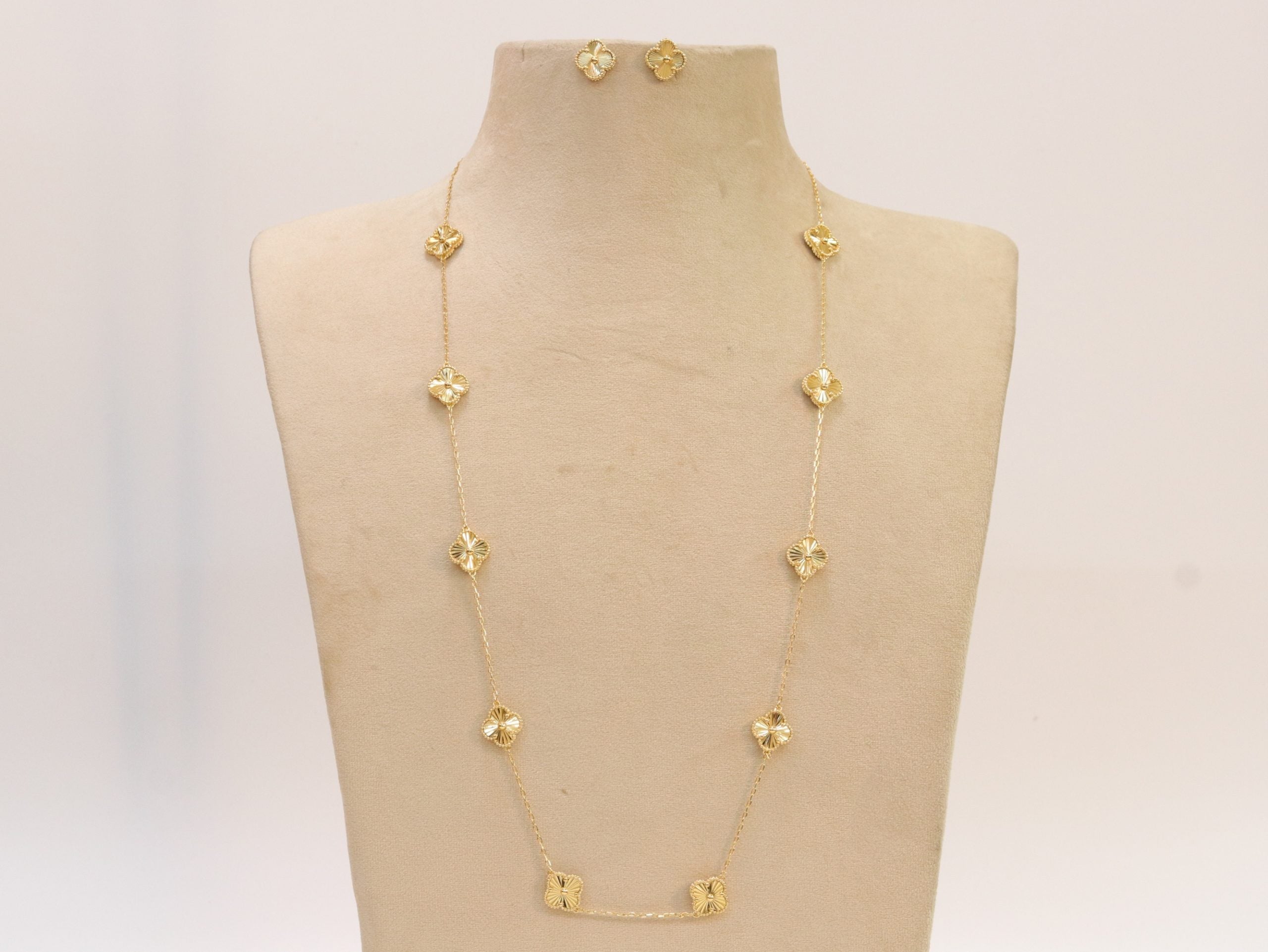Gold clover necklace set