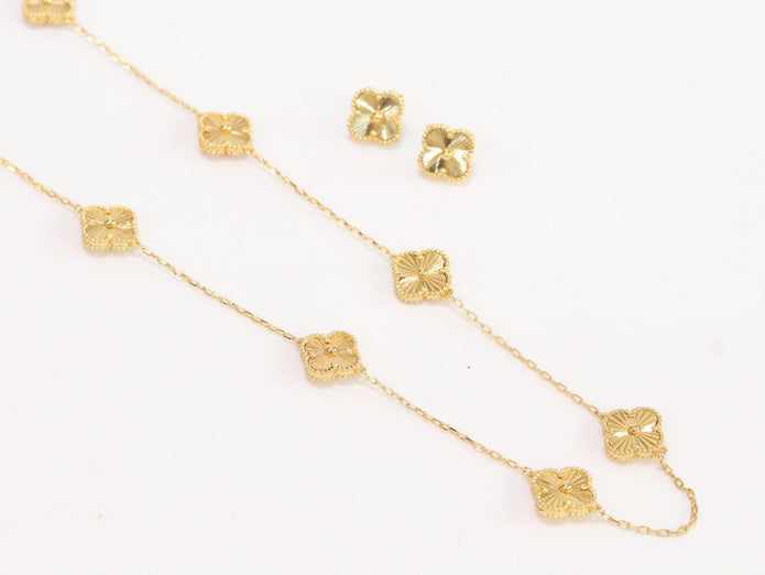 Gold clover necklace set