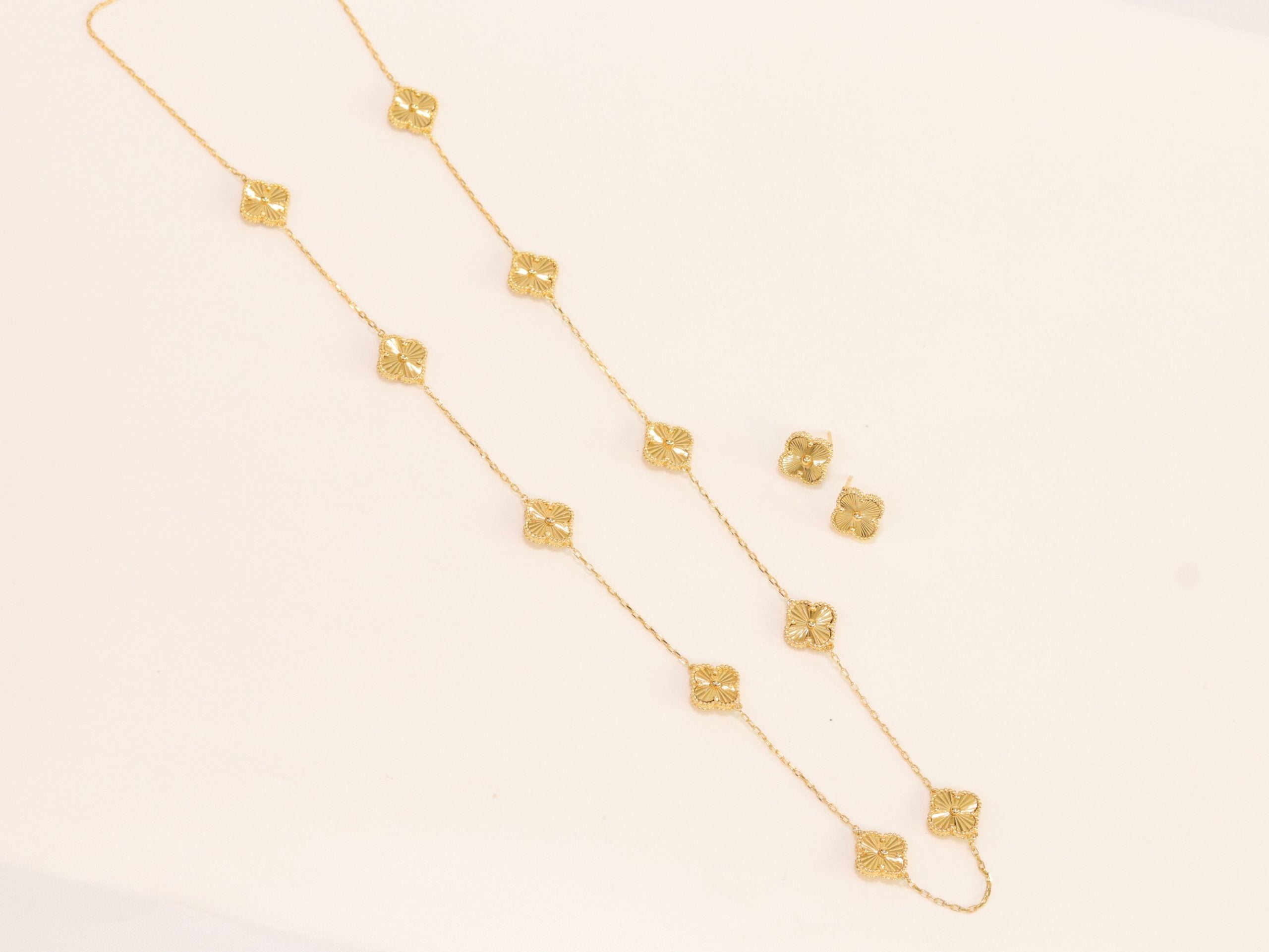 Gold clover necklace set