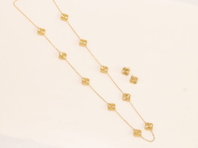 Gold clover necklace set