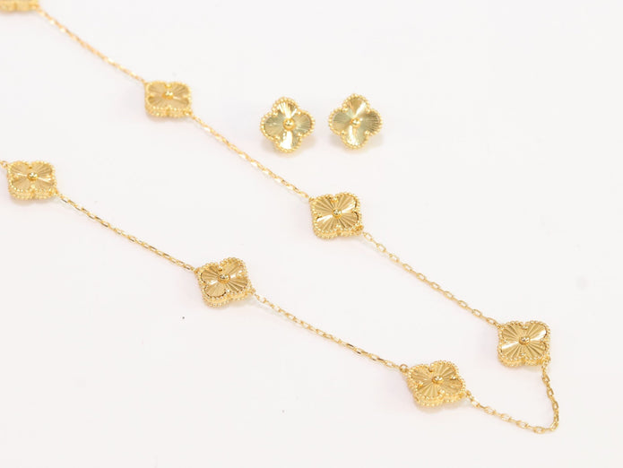 Gold clover necklace set