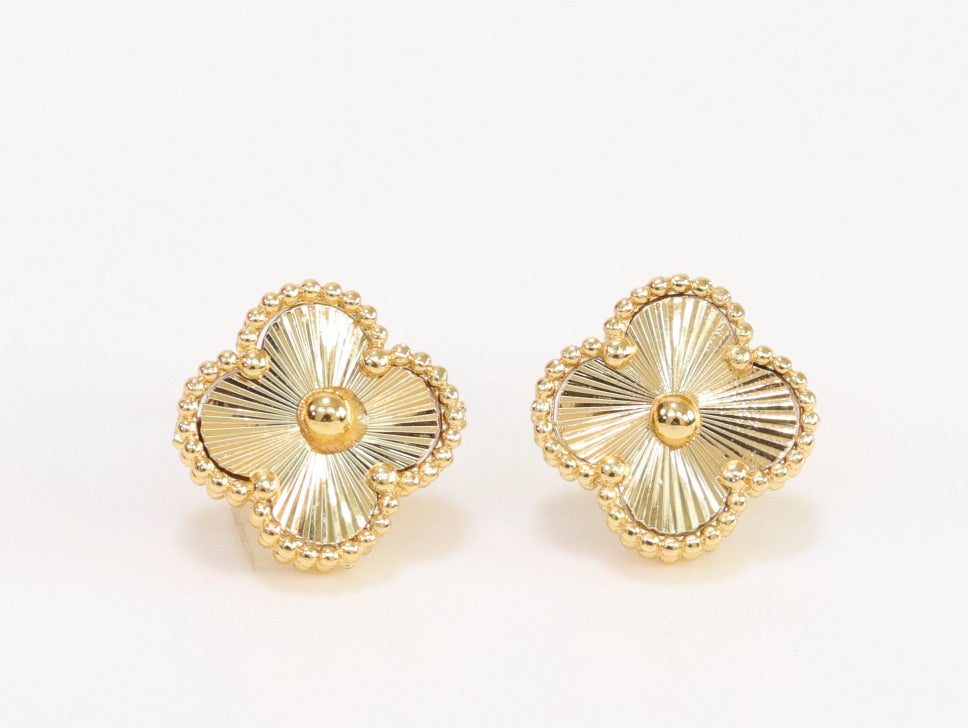 Gold clover necklace set