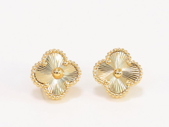 Gold clover necklace set