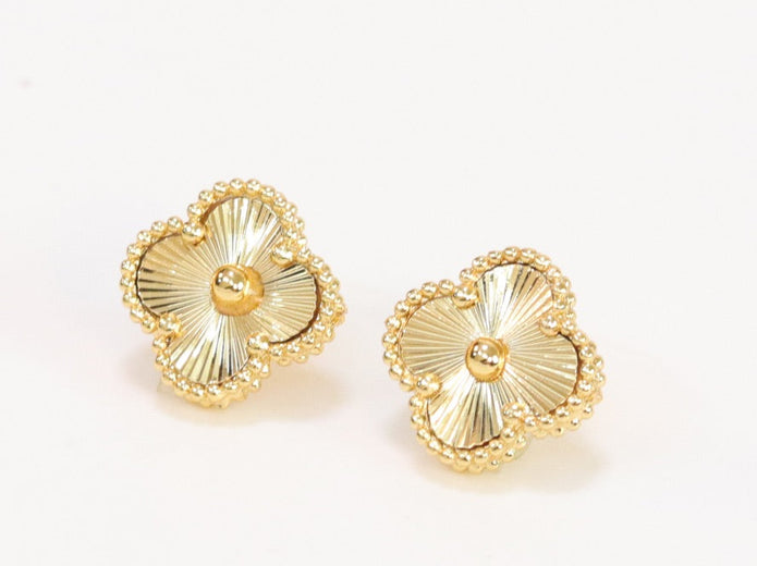 Gold clover necklace set