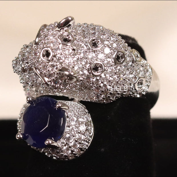 Sparkling Panther ring with blue sapphire stone