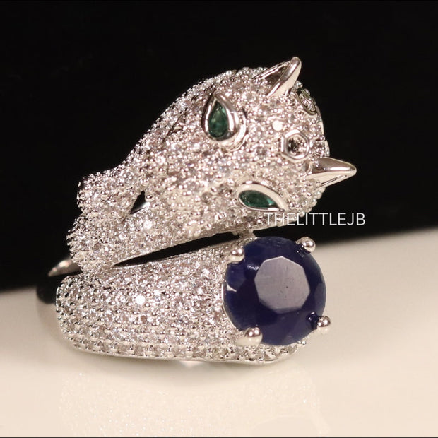 Sparkling Panther ring with blue sapphire stone