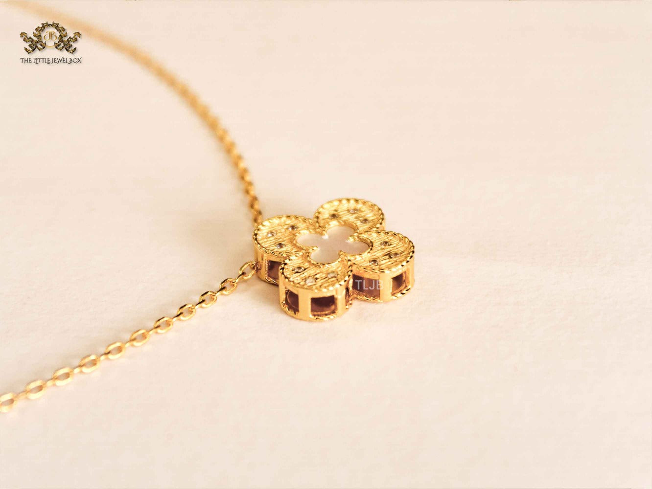 Alphabet L & V Gold clover MOP chain necklace