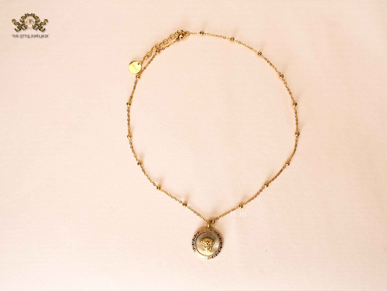 Medusa necklace MOP