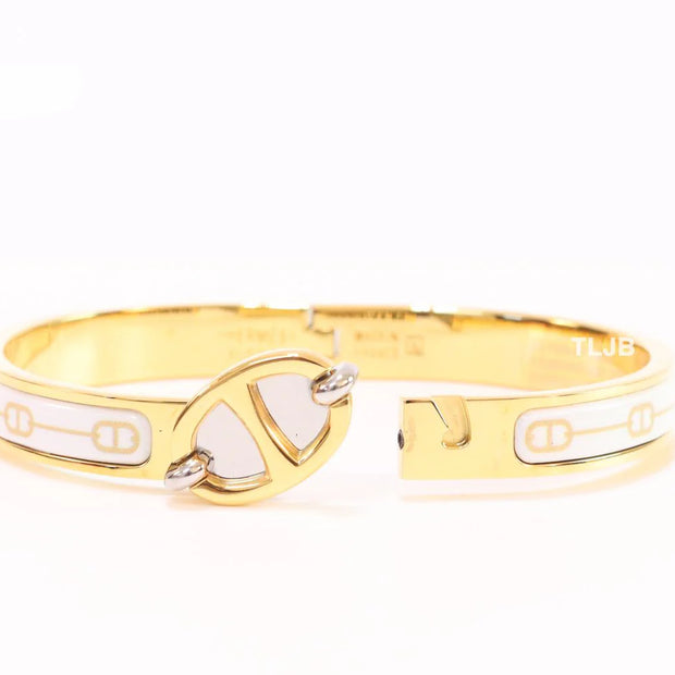 Alphabet H seek bracelet with white print