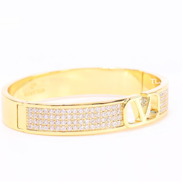 Alphabet V cz and gold bracelet