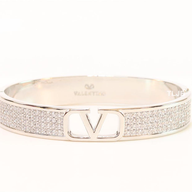 Alphabet V cz and platinum bracelet