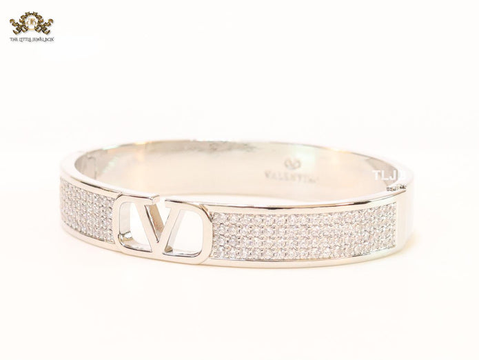 Alphabet V cz and platinum bracelet