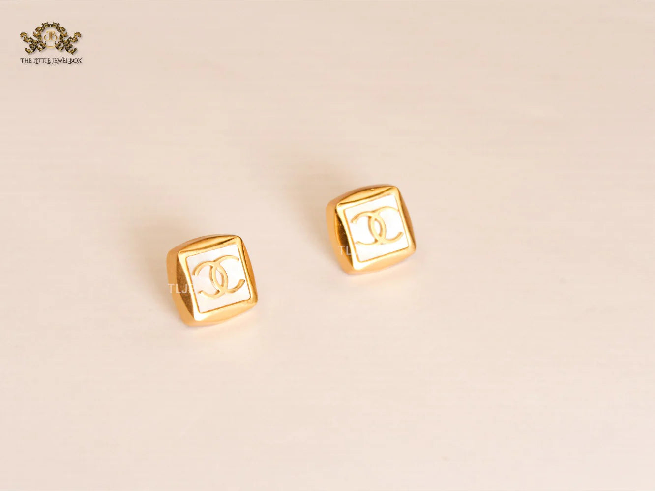 twin c MOP square Stud earrings