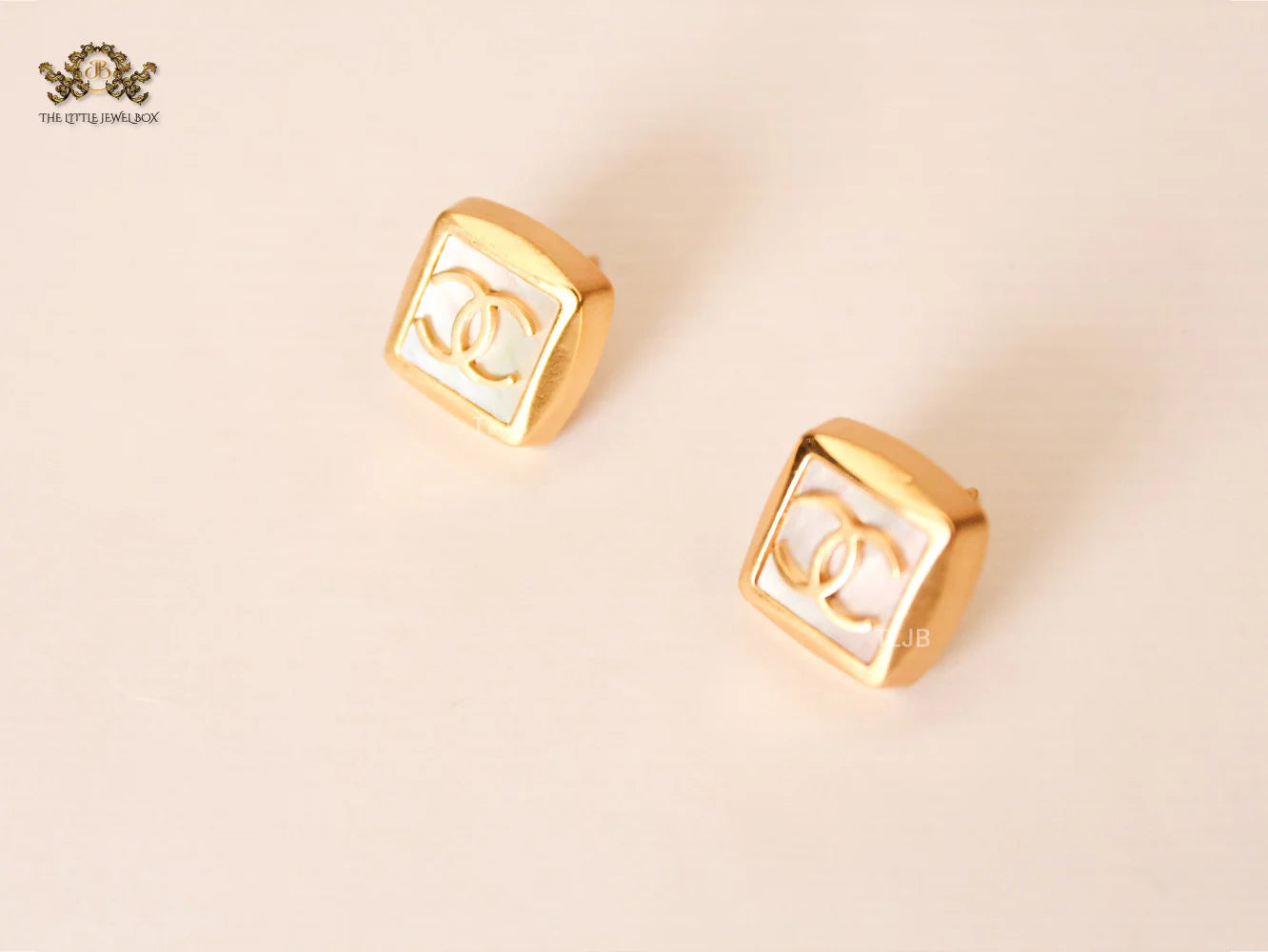 twin c MOP square Stud earrings