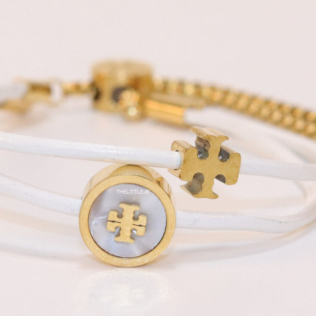Adjustable double string white bracelet with twin T motifs