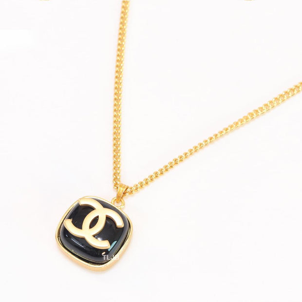 Double C black enamel gold square chain