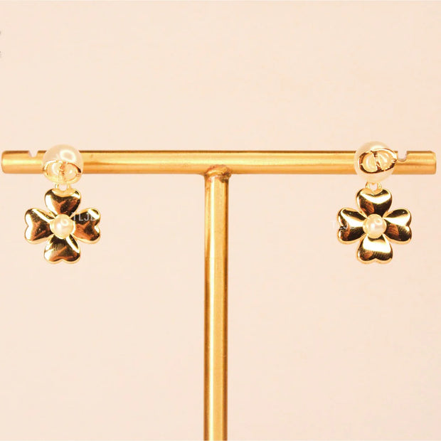 Alphabet CD clover charm gold earrings with pearl