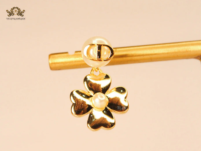 Alphabet CD clover charm gold earrings with pearl