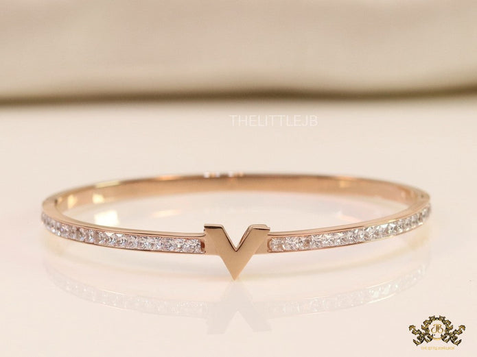 Alphabet V motif rose gold plated cz bracelet