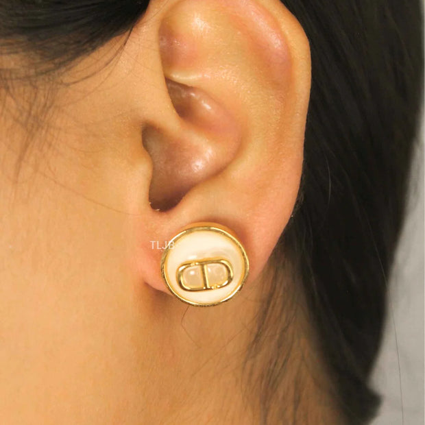 Alphabet CD combo bee earrings white