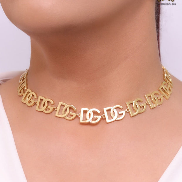 Alphabet D and G motif matte gold plated chain