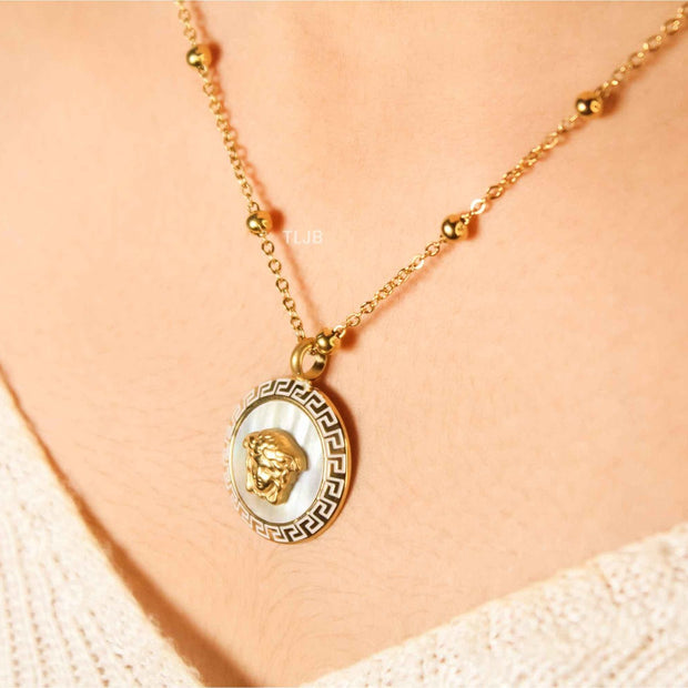Medusa necklace MOP