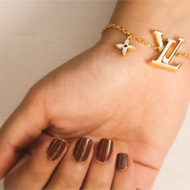 alphabet LV sleek flower white bracelet