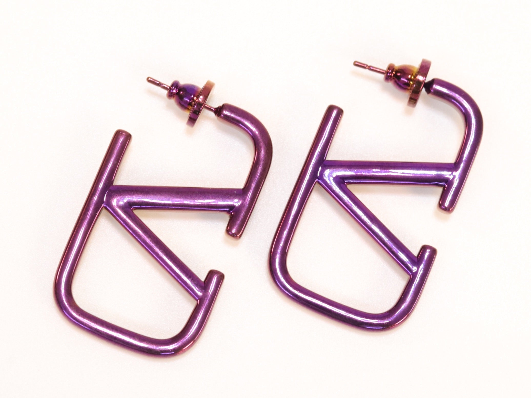 Alphabet V purple chrome hoops