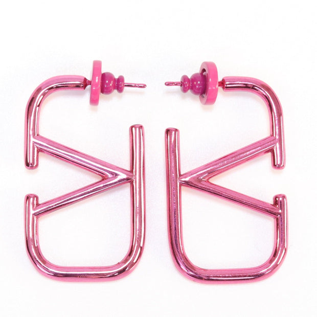 Alphabet V pink chrome hoops
