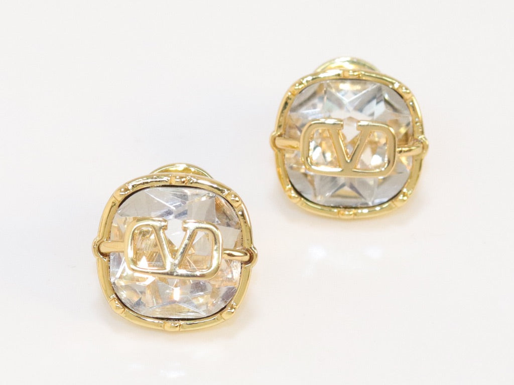 Alphabet V silver white cz studs