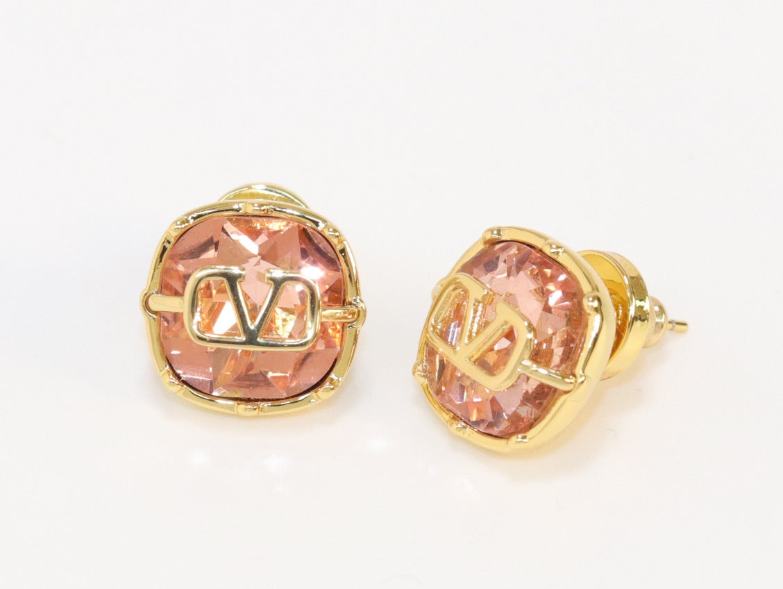 Alphabet V copper pink cz studs