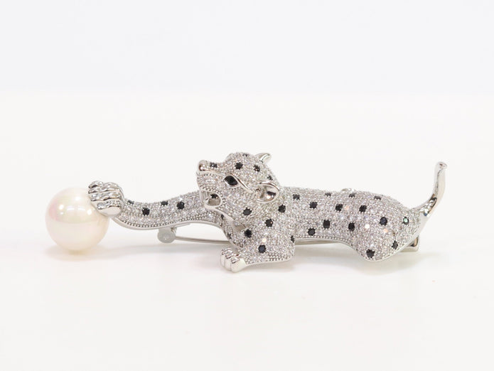 Platinum panther with white pearl and cz brooch