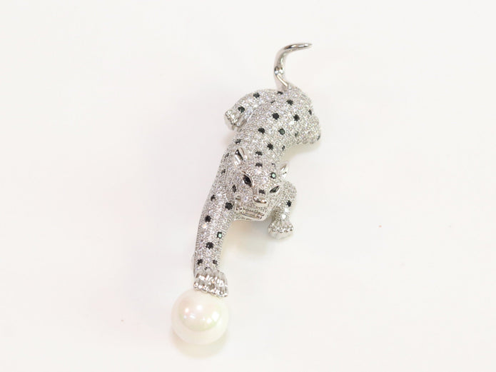 Platinum panther with white pearl and cz brooch