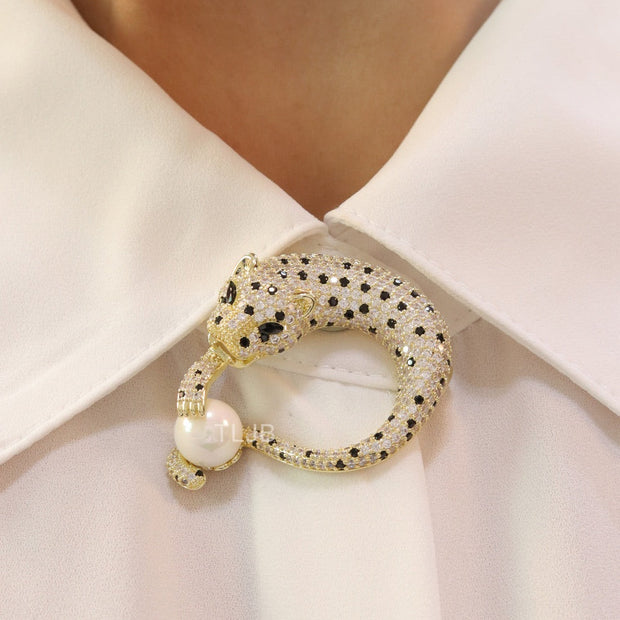 Cz round panther gold brooch