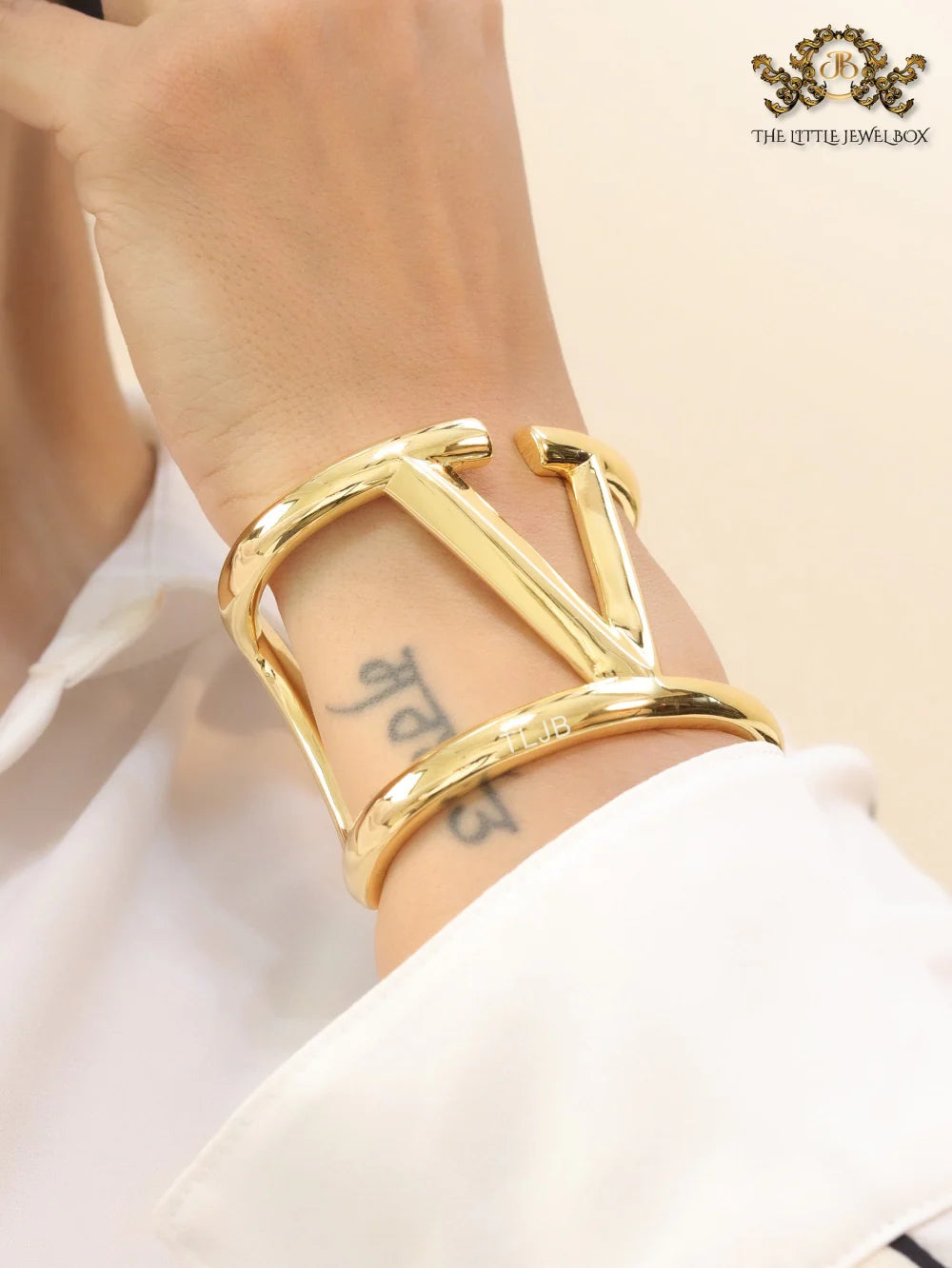 Alphabet V gold plated open bracelet