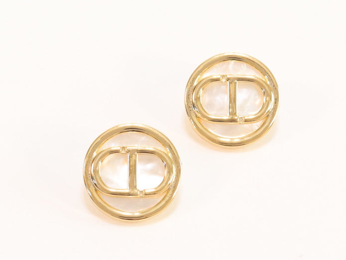 Gold Round Alphabet C & D earrings