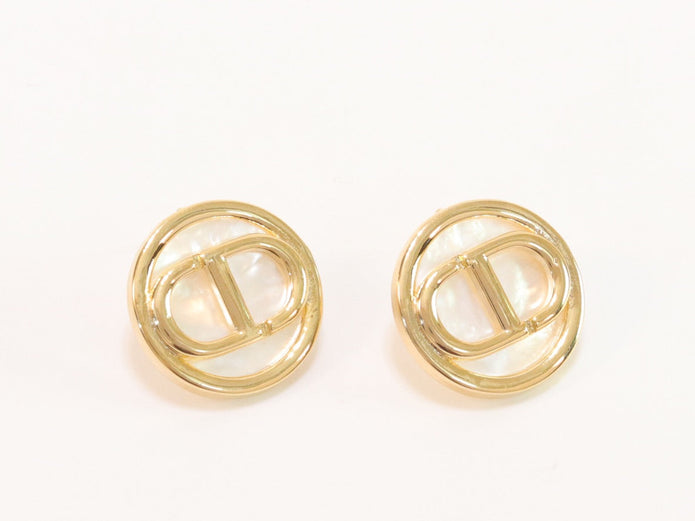 Gold Round Alphabet C & D earrings