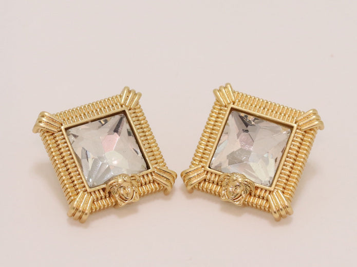 Square solitaires in gold boundaries with medusa