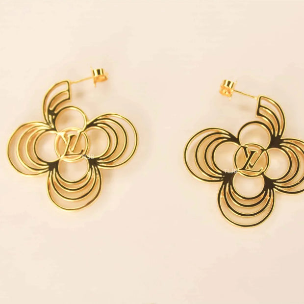 alphabet L&V curved flower Gold earrings