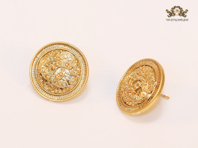 Double C embossed studs
