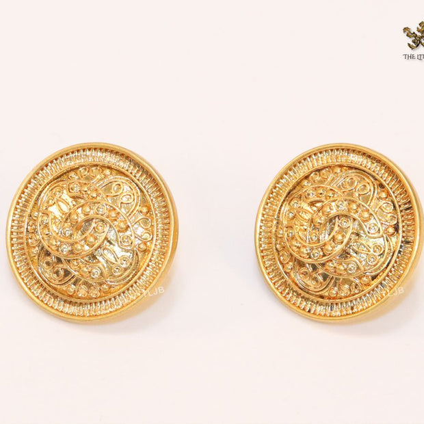 Double C embossed studs