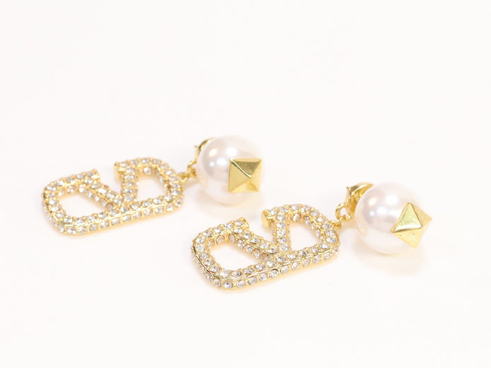 Alphabet V gold cz pearl drops
