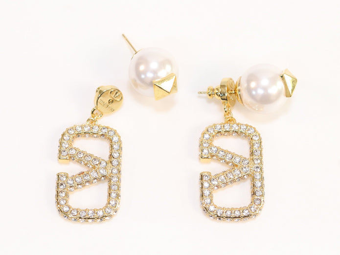 Alphabet V gold cz pearl drops