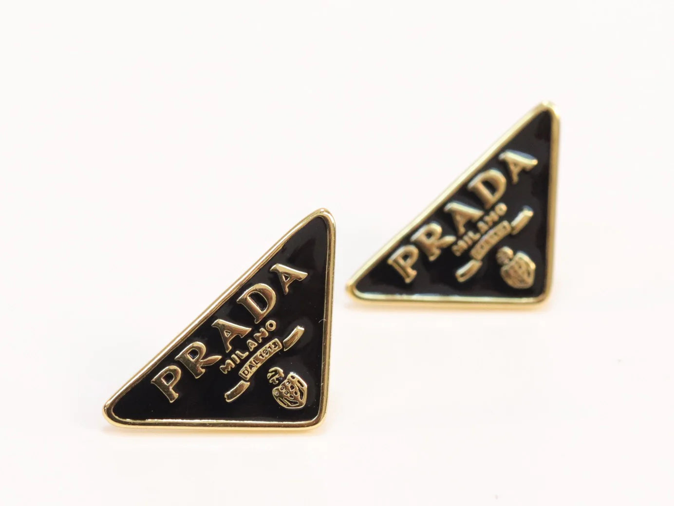Alphabet P Black & gold enamel studs
