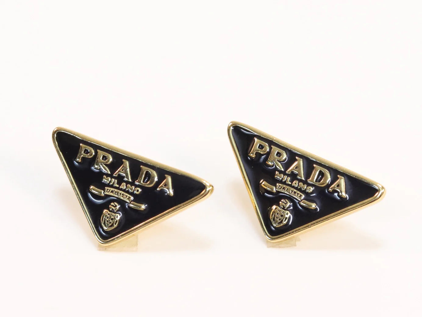 Alphabet P Black & gold enamel studs