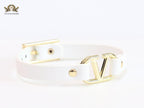 Alphabet V leather bracelet - white