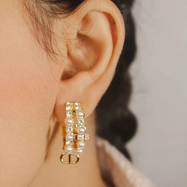 Alphabet CD pearl round earrings